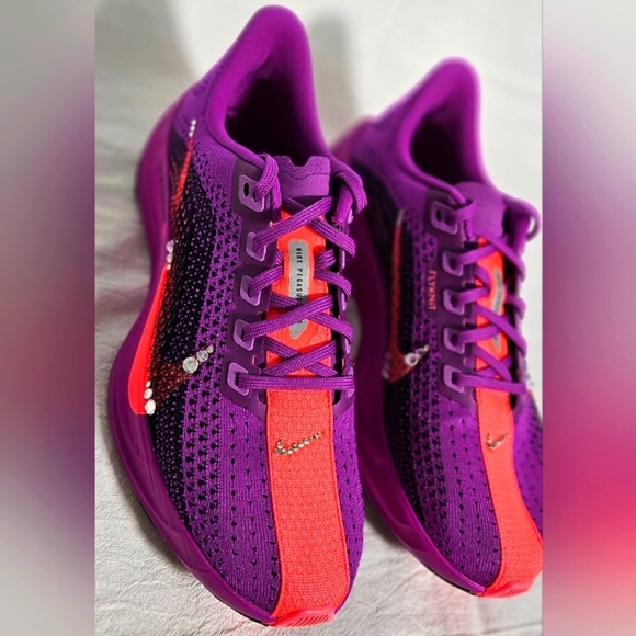 🌟New Bling Nike Sneaker Shoes Fly Knit Custom w/Crystal Rhinestones🌟 - Picture 1 of 9